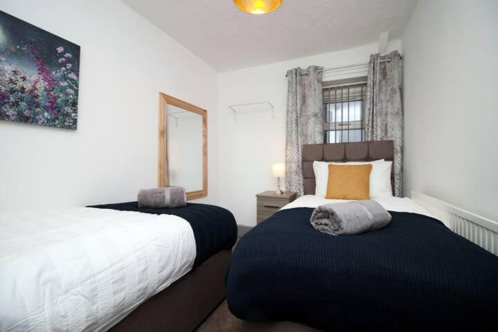 Centre, Parking, Smart Tv's In
